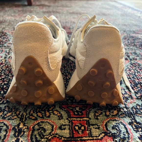 New Balance 327 Sneakers in white - Picture 6 of 9